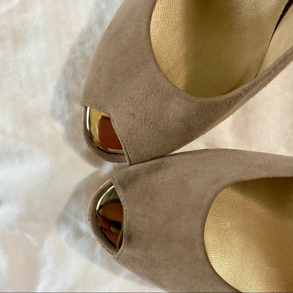 Stuart Weitzman cork wedge peep toe pump - Picture 6 of 8